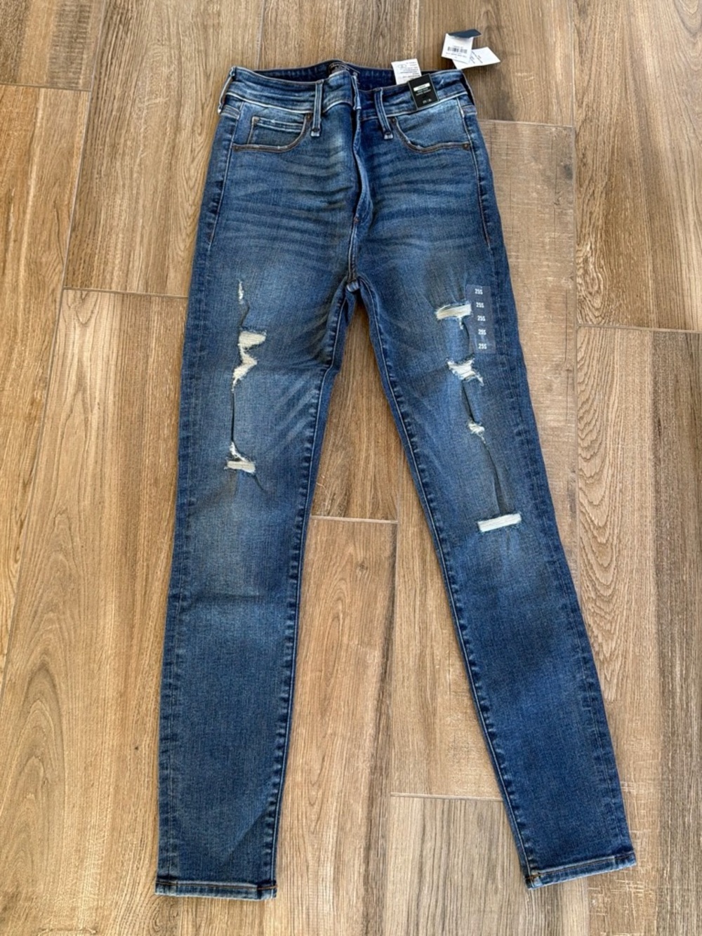 NWT Abercrombie & Fitch Dark Blue Distressed Skinny Jeans